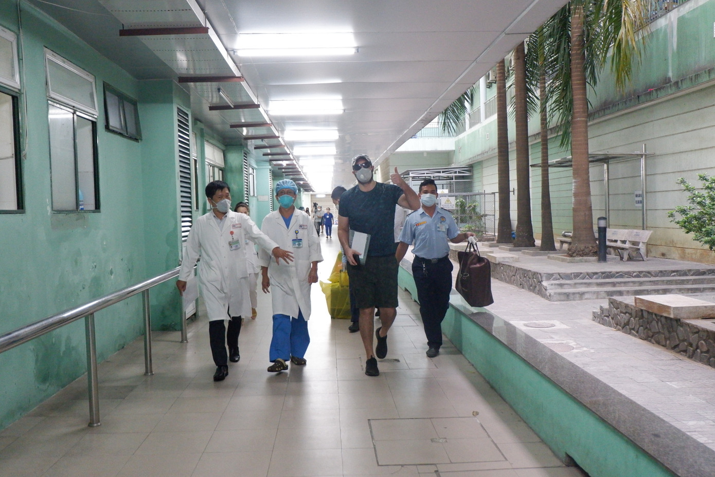 Bệnh nhân nhiễm COVID-19 thứ 68 đã khỏi bệnh, xuất viện tại Đà Nẵng ảnh 1