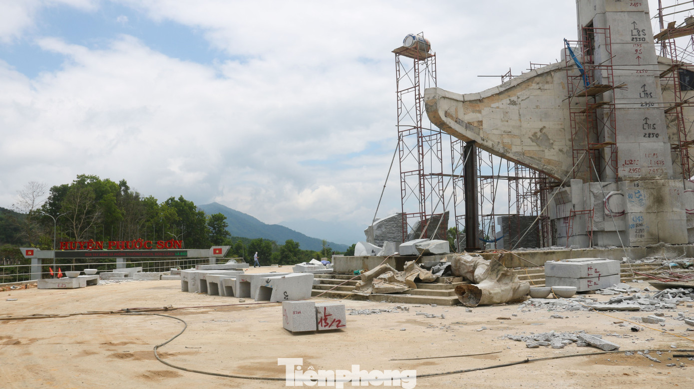 Huyện nghèo ở Quảng Nam xây tượng đài chục tỷ đồng ảnh 10