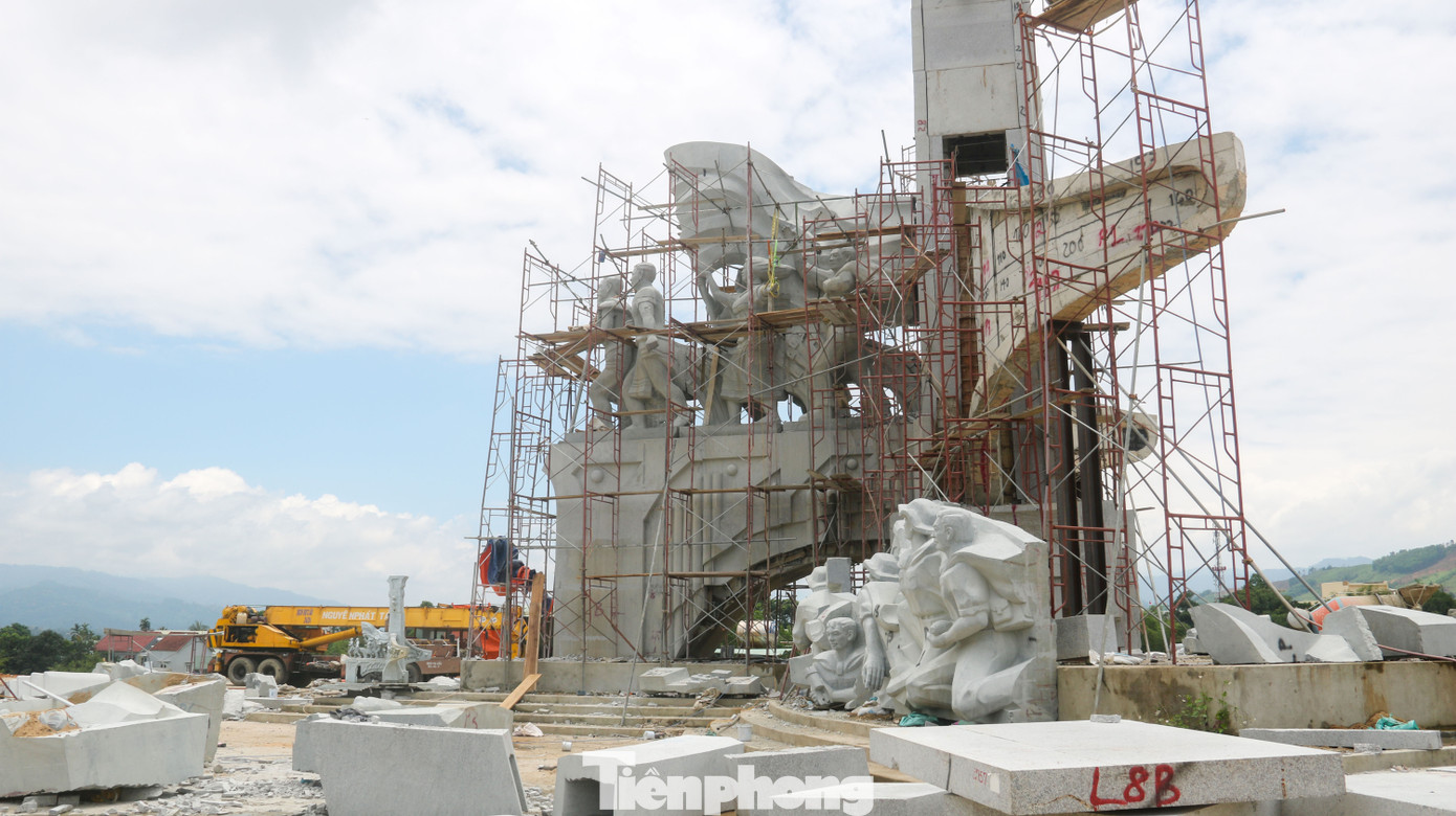 Huyện nghèo ở Quảng Nam xây tượng đài chục tỷ đồng ảnh 2