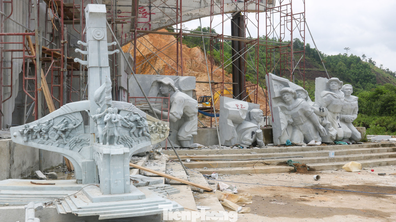 Huyện nghèo ở Quảng Nam xây tượng đài chục tỷ đồng ảnh 4