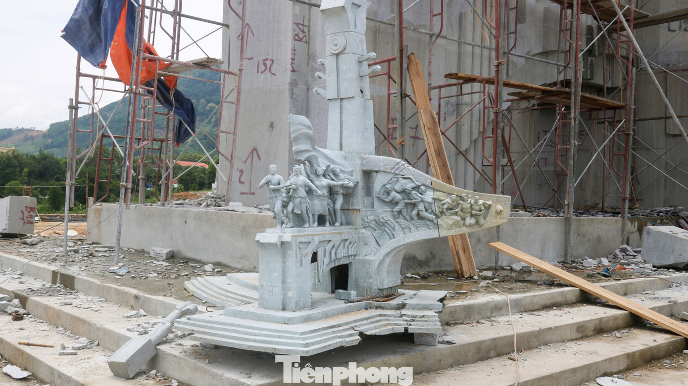 Huyện nghèo ở Quảng Nam xây tượng đài chục tỷ đồng ảnh 3