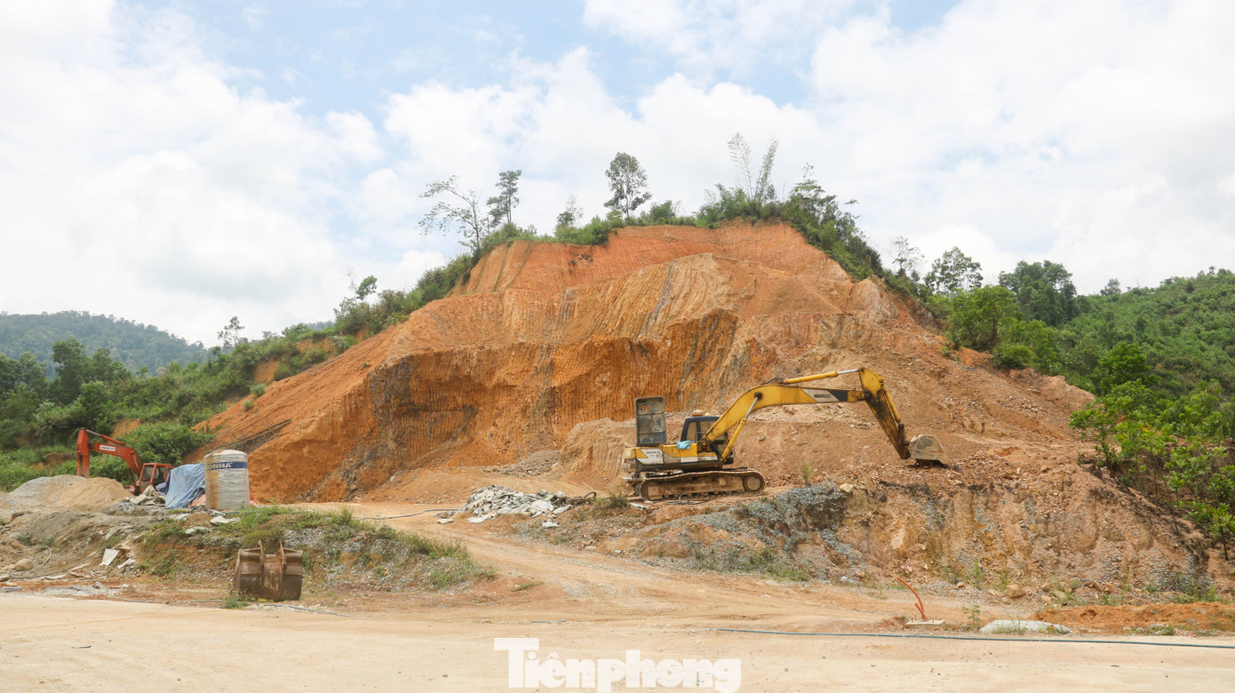 Huyện nghèo ở Quảng Nam xây tượng đài chục tỷ đồng ảnh 8