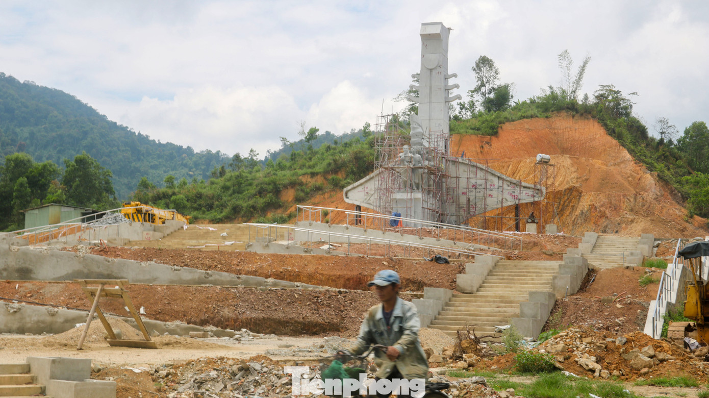 Huyện nghèo ở Quảng Nam xây tượng đài chục tỷ đồng ảnh 16