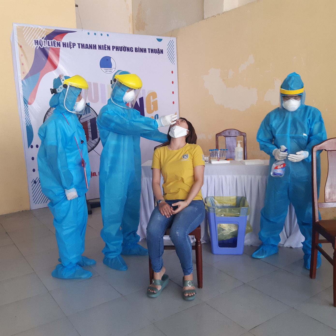 Chủ tịch Đà Nẵng thị sát quy trình lấy mẫu, làm xét nghiệm truy tìm virus SARS-CoV-2 ảnh 3