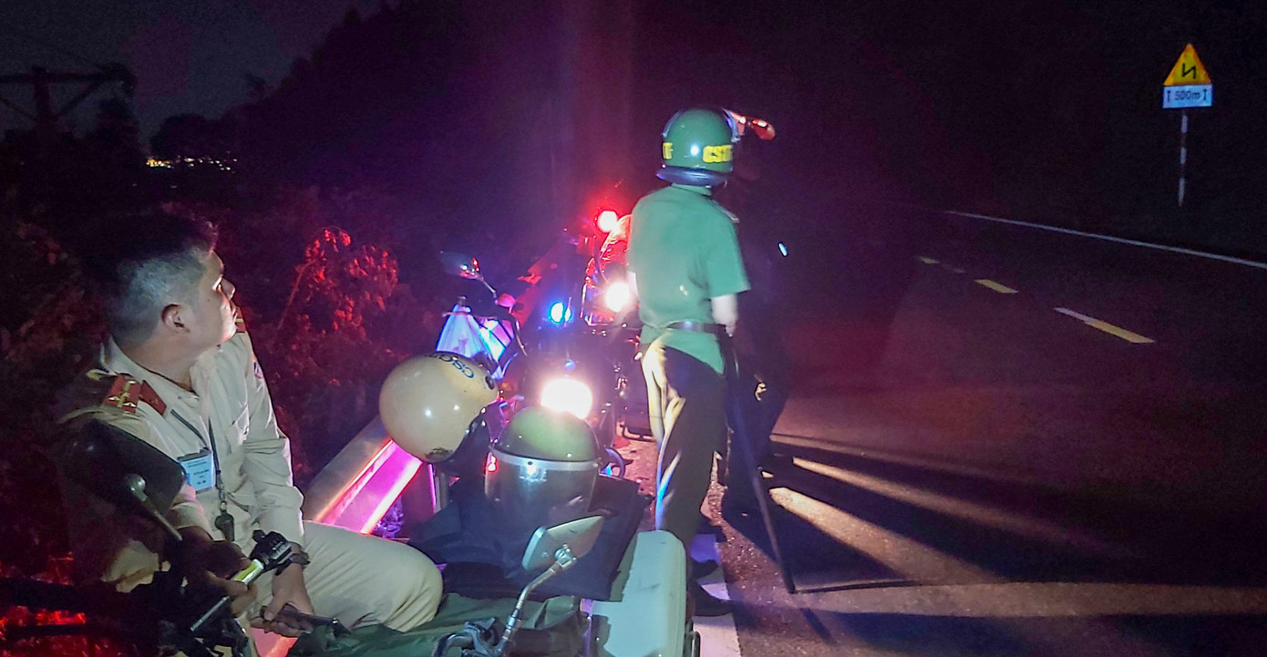 Xem lực lượng chức năng trắng đêm tổ chức vây bắt kẻ ‘vượt ngục’ lẩn trốn ở rừng Hải Vân ảnh 2