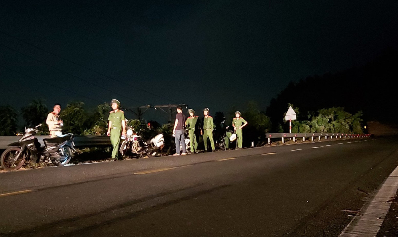 Xem lực lượng chức năng trắng đêm tổ chức vây bắt kẻ ‘vượt ngục’ lẩn trốn ở rừng Hải Vân ảnh 4