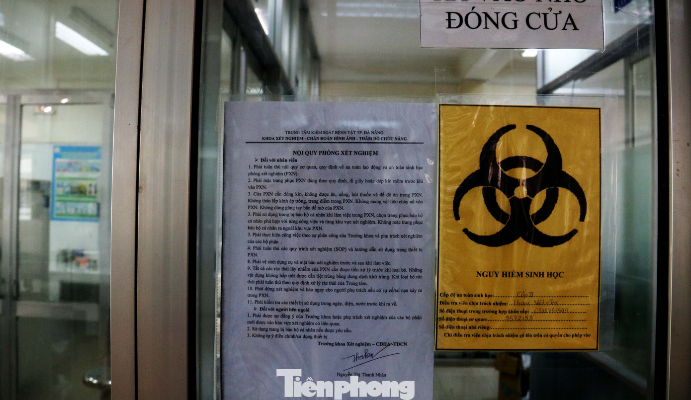 Vào khu xét nghiệm xem chuyên gia xuyên ngày đêm tìm virus Covid-19 ảnh 3