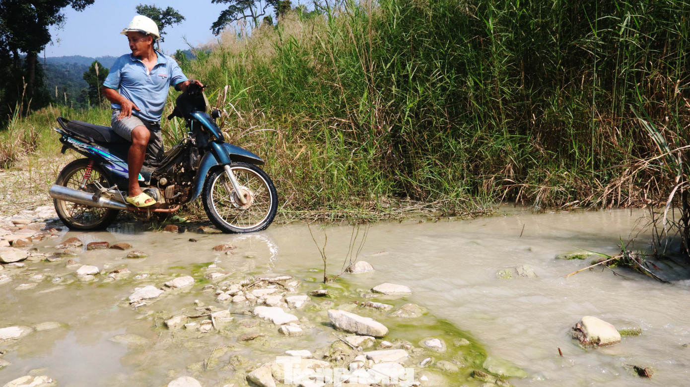 'Đột kích' công trường khai thác vàng trái phép giữa rừng Phước Sơn ảnh 11