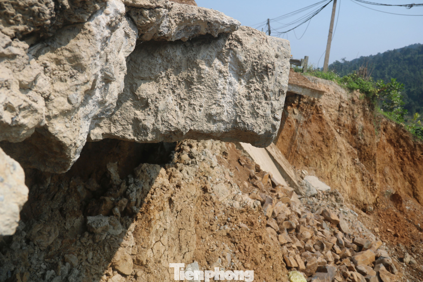 Đường huyết mạch qua Quảng Nam vẫn ngổn ngang 'di chứng' sạt lở ảnh 8