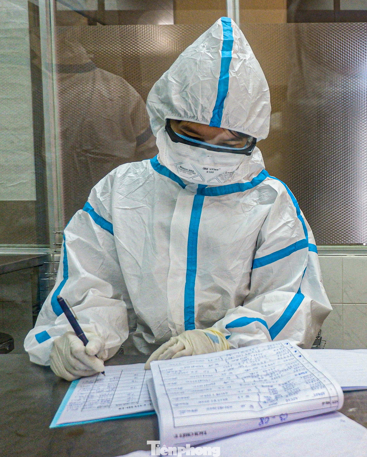 Những 'chiến binh' CDC Đà Nẵng quay cuồng truy vết virus chết người ảnh 4