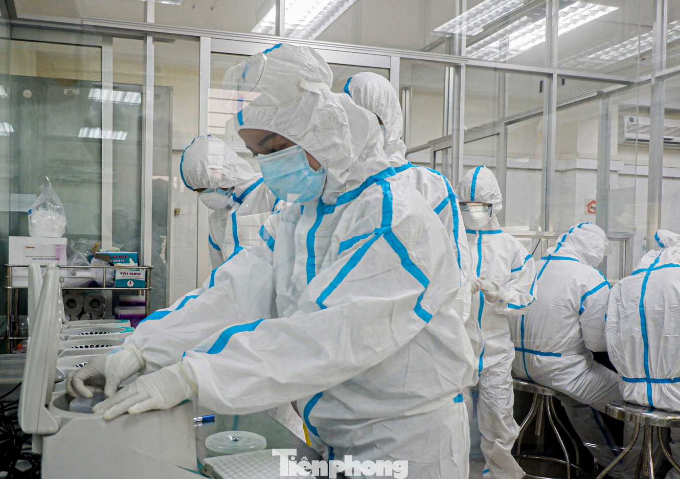 Những 'chiến binh' CDC Đà Nẵng quay cuồng truy vết virus chết người ảnh 12