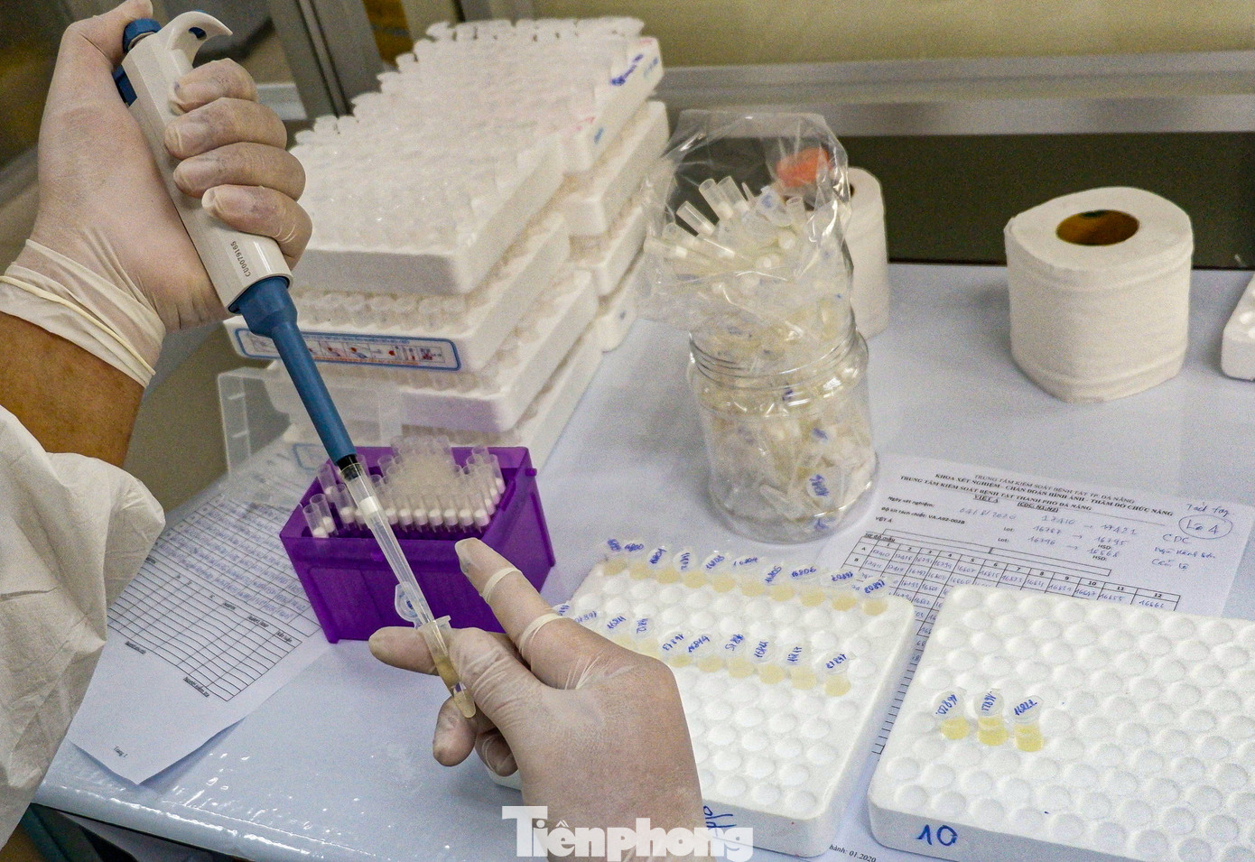 Những 'chiến binh' CDC Đà Nẵng quay cuồng truy vết virus chết người ảnh 10