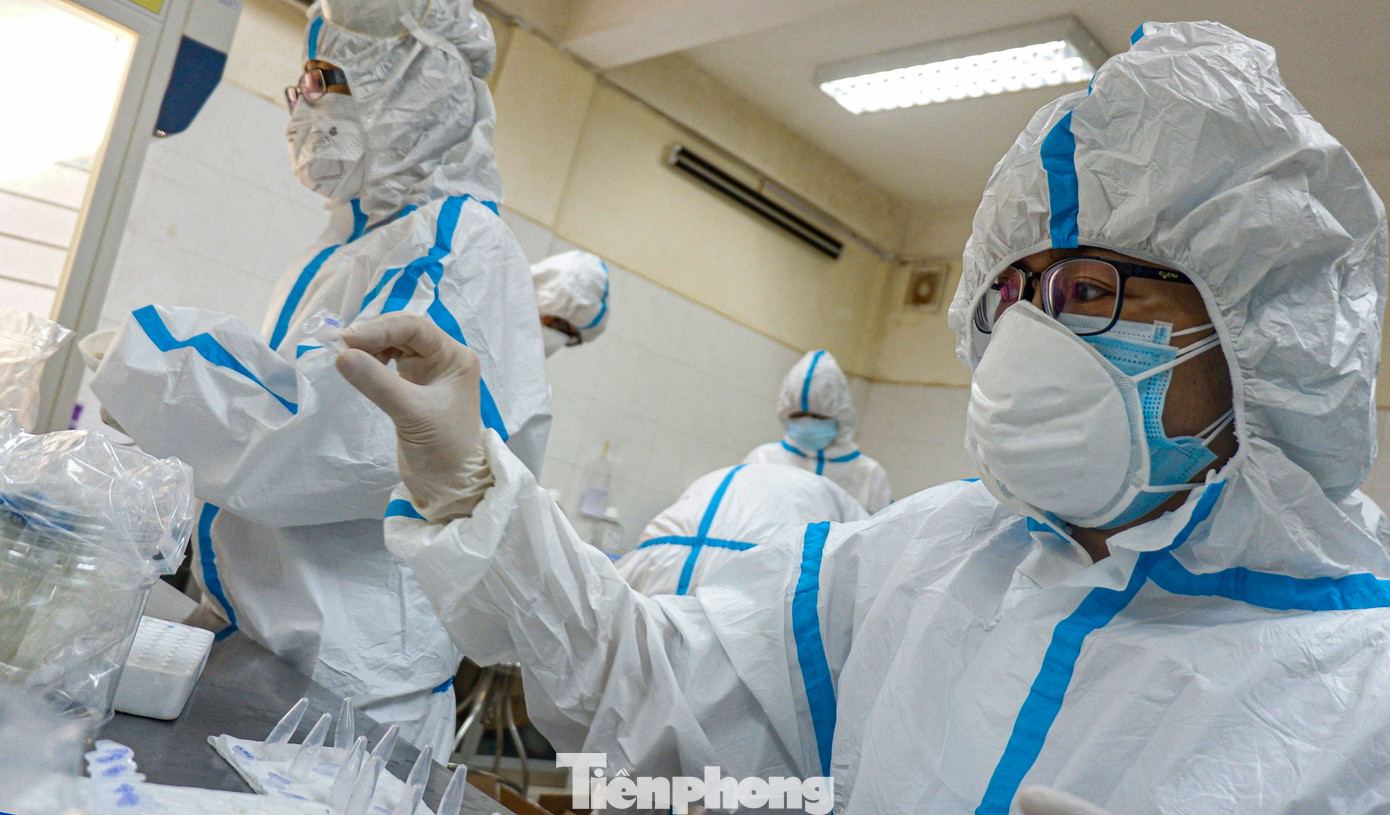 Những 'chiến binh' CDC Đà Nẵng quay cuồng truy vết virus chết người ảnh 9