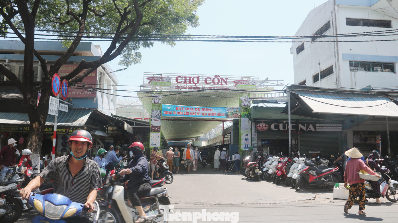 Đà Nẵng nhộn nhịp người xe sau khi nới lỏng cách ly xã hội ảnh 7