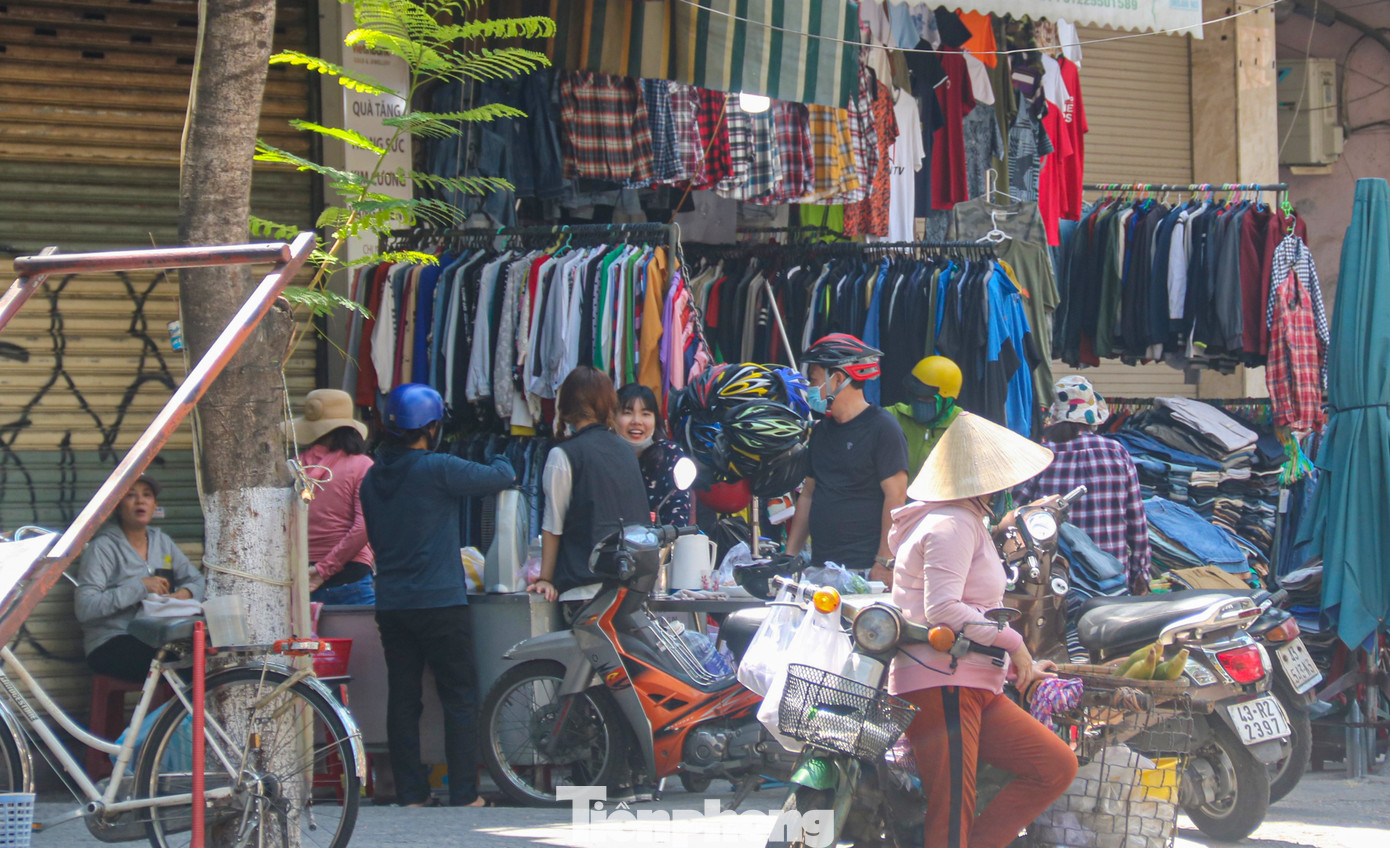 Đà Nẵng nhộn nhịp người xe sau khi nới lỏng cách ly xã hội ảnh 4