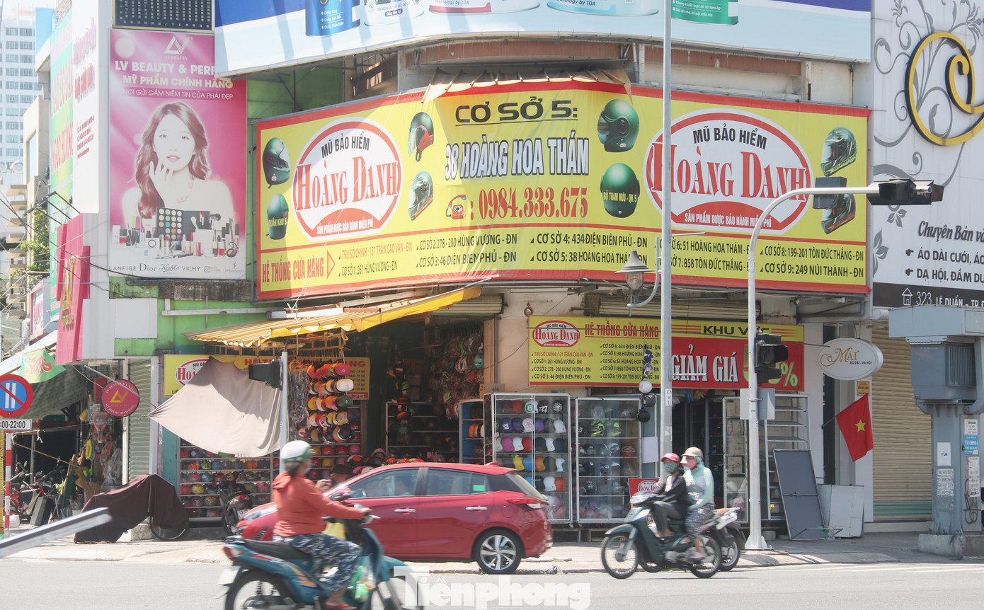 Đà Nẵng nhộn nhịp người xe sau khi nới lỏng cách ly xã hội ảnh 8