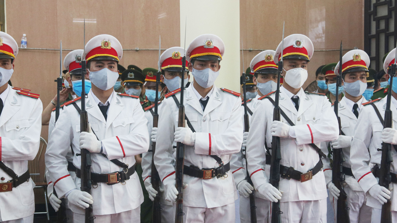 Nghẹn ngào giây phút tiễn đưa chiến sĩ công an Đà Nẵng hy sinh khi làm nhiệm vụ ảnh 3