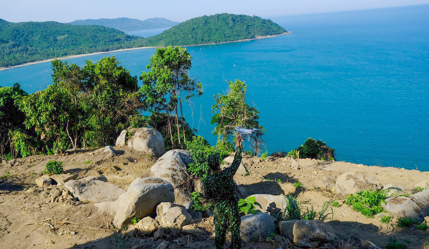 Flycam cất cánh truy tìm phạm nhân 'vượt ngục' trốn ở Hải Vân ảnh 2