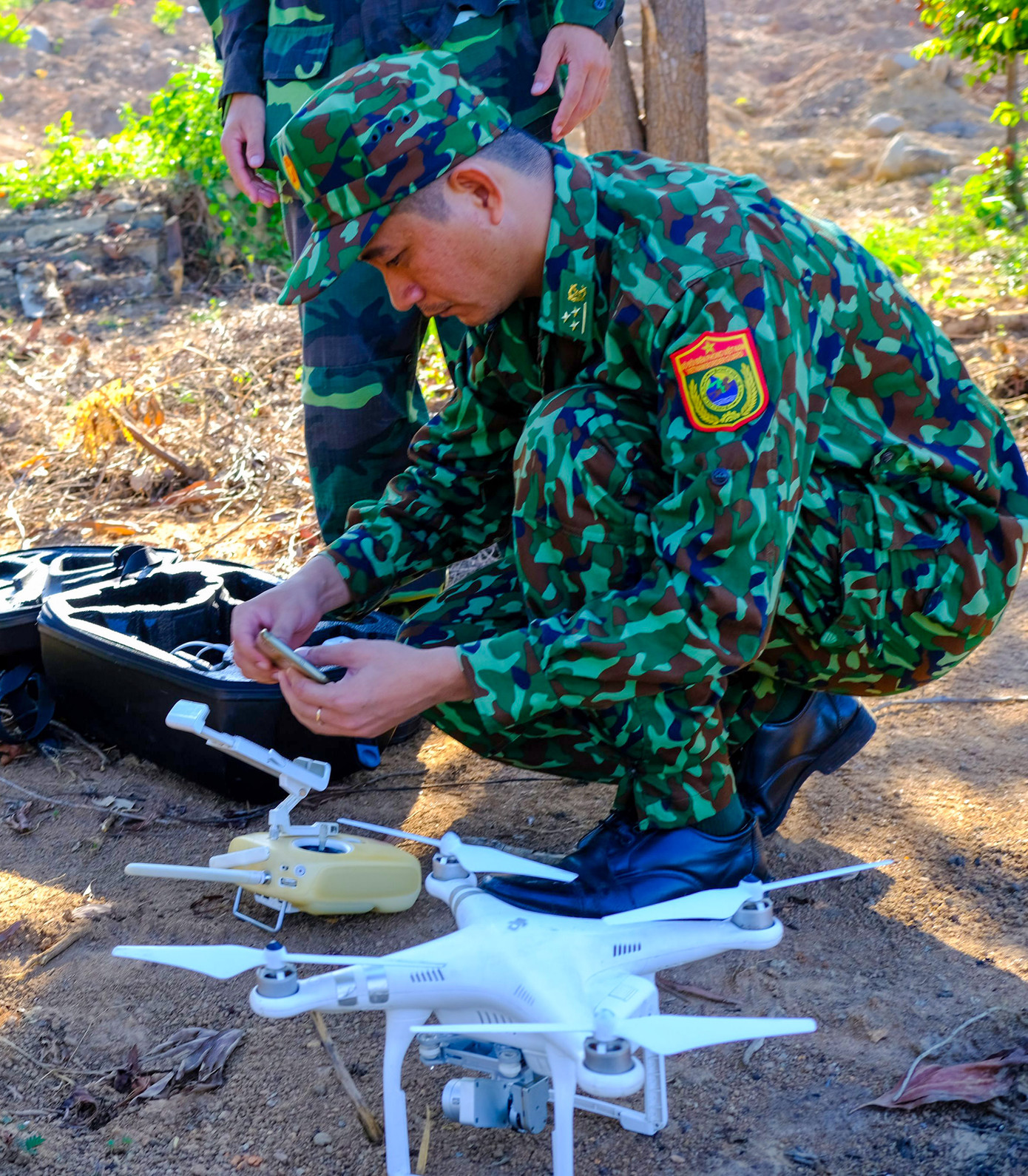 Flycam cất cánh truy tìm phạm nhân 'vượt ngục' trốn ở Hải Vân ảnh 1