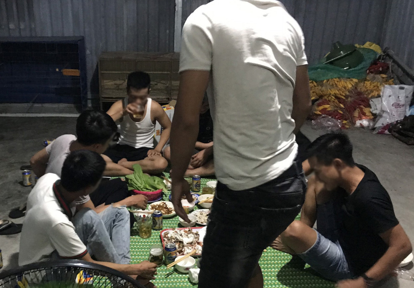 Tụ tập ăn nhậu, chơi ma túy giữa mùa dịch, 6 thanh niên bị đề xuất phạt 40 triệu đồng ảnh 1