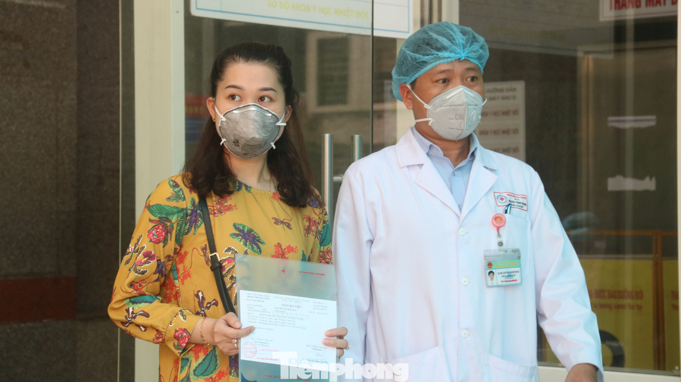 Xem tận mắt quy trình xuất viện đối với 3 ca mắc COVID-19 ở Đà Nẵng ảnh 11