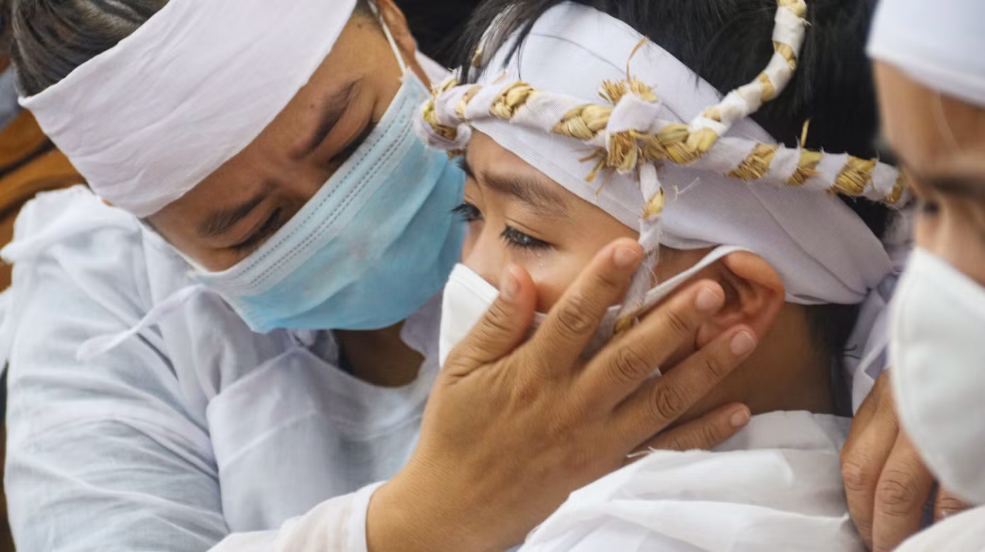 Nghẹn ngào giây phút tiễn đưa chiến sĩ công an Đà Nẵng hy sinh khi làm nhiệm vụ ảnh 8