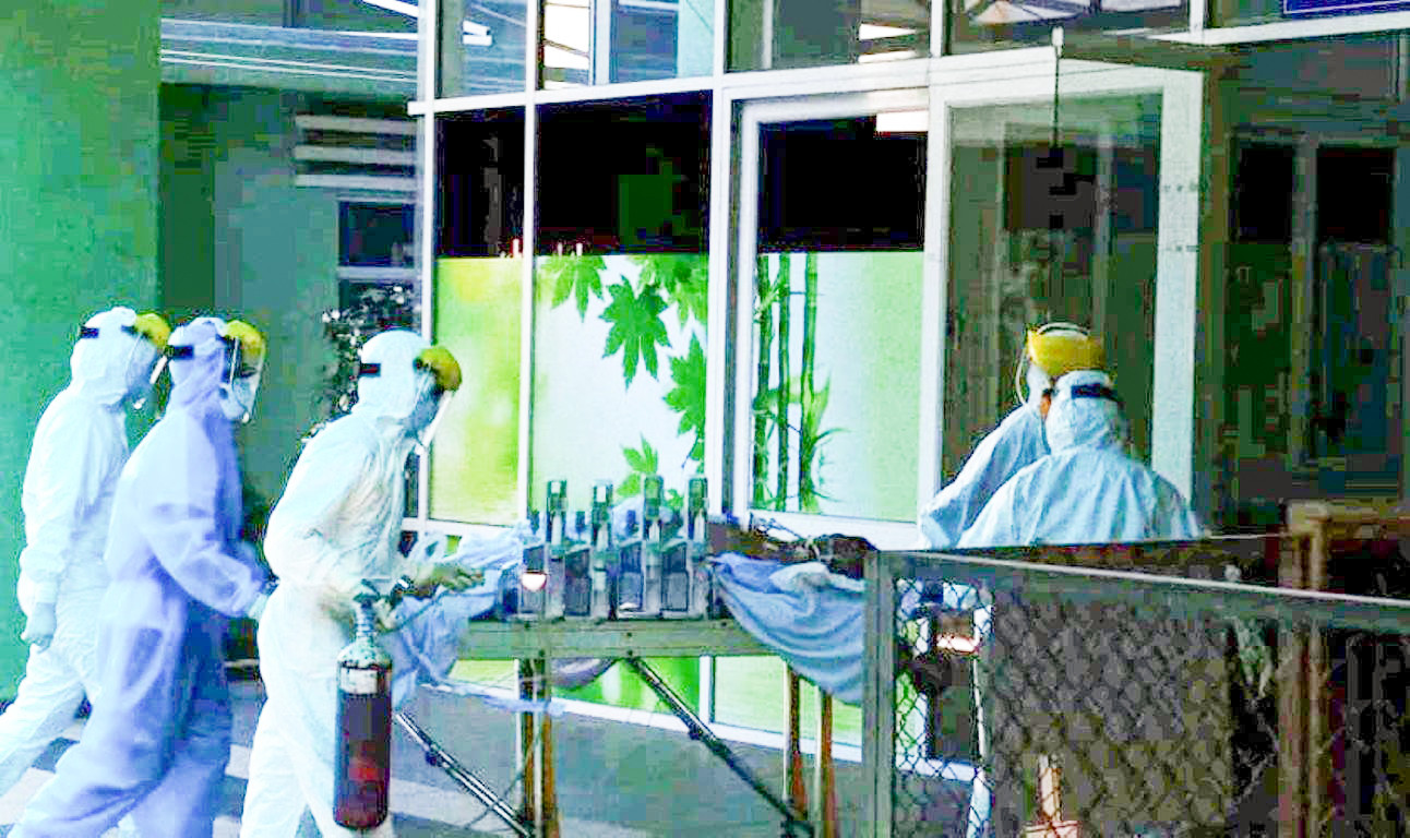 Thứ trưởng Bộ y tế nói về ca nghi nhiễm COVID-19 phải chuyển viện và thở máy ảnh 1