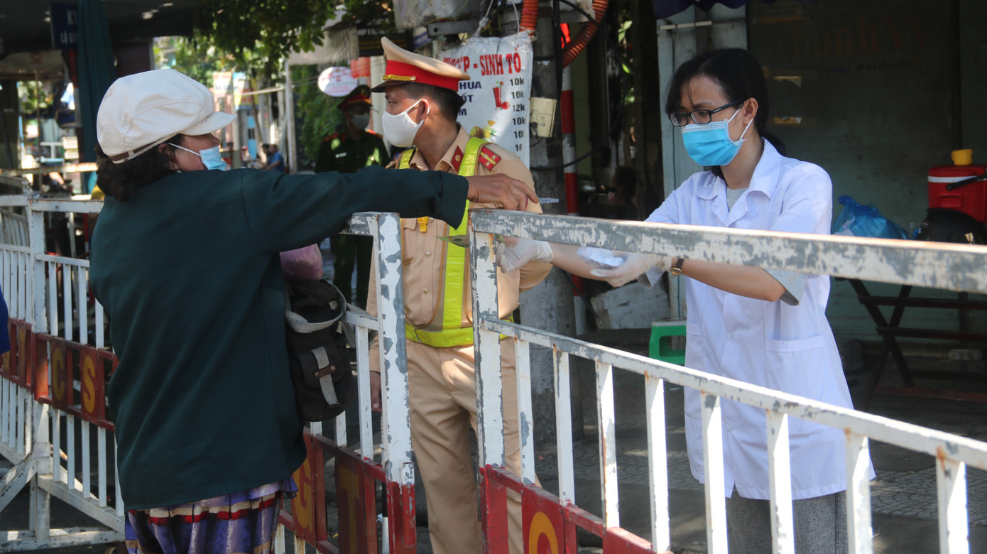 Cuộc sống bên trong khu vực bị phong tỏa ở Đà Nẵng ảnh 7