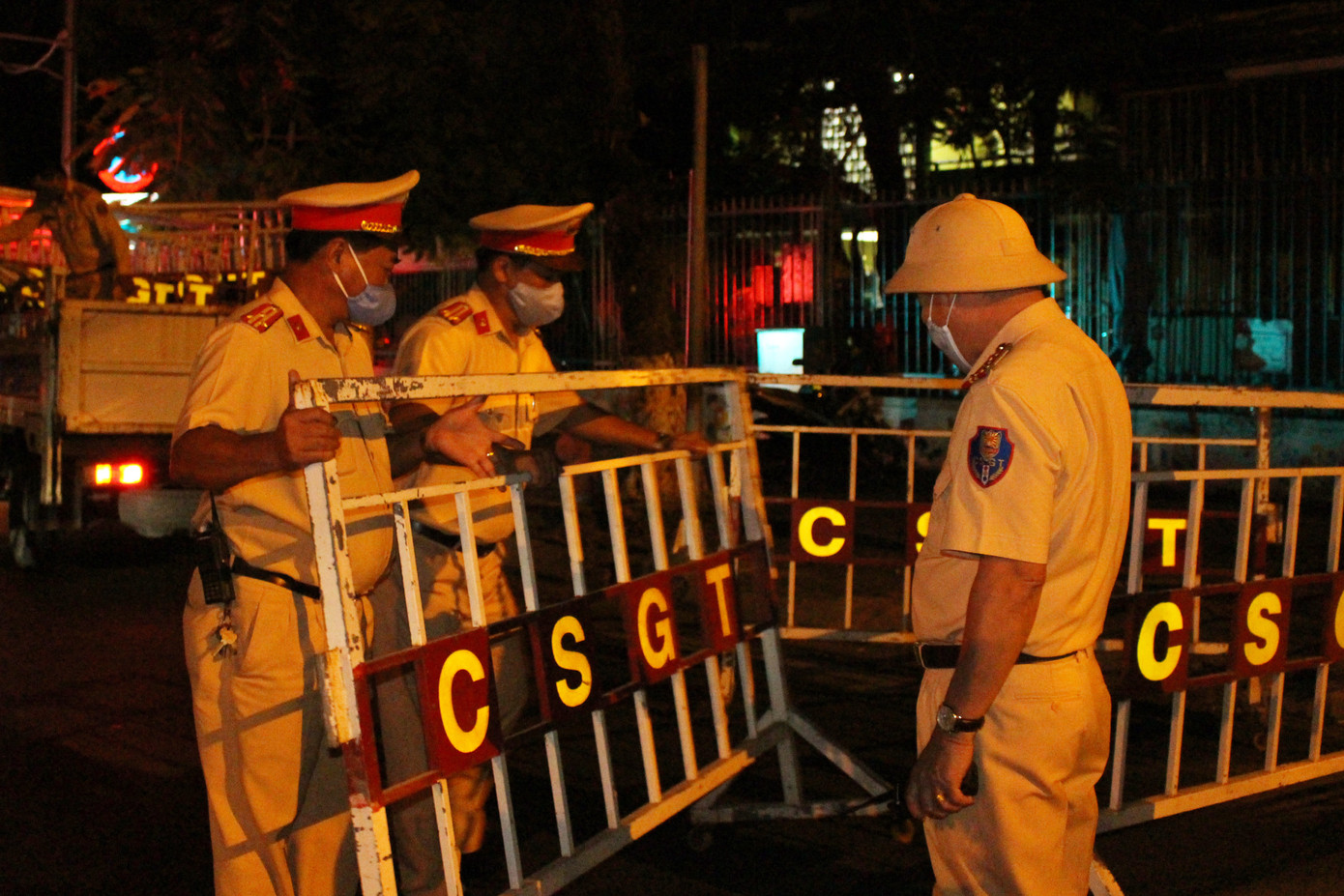 Đà Nẵng phong toả ba ổ dịch lớn ngăn COVID-19 lây lan ảnh 13