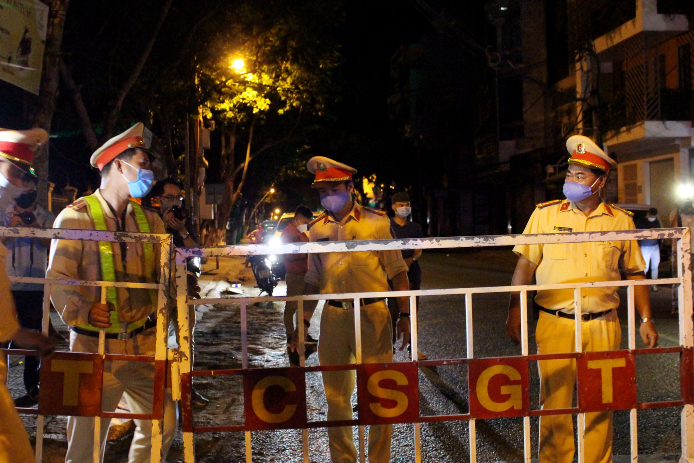 Đà Nẵng phong toả ba ổ dịch lớn ngăn COVID-19 lây lan ảnh 14