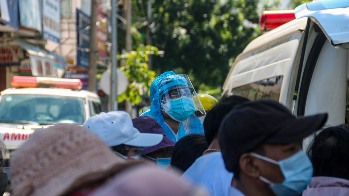 Bệnh viện bị phong toả, hàng trăm bệnh nhân chạy thận nhốn nháo ảnh 7