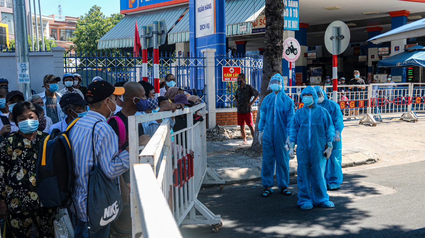 Bệnh viện bị phong toả, hàng trăm bệnh nhân chạy thận nhốn nháo ảnh 4