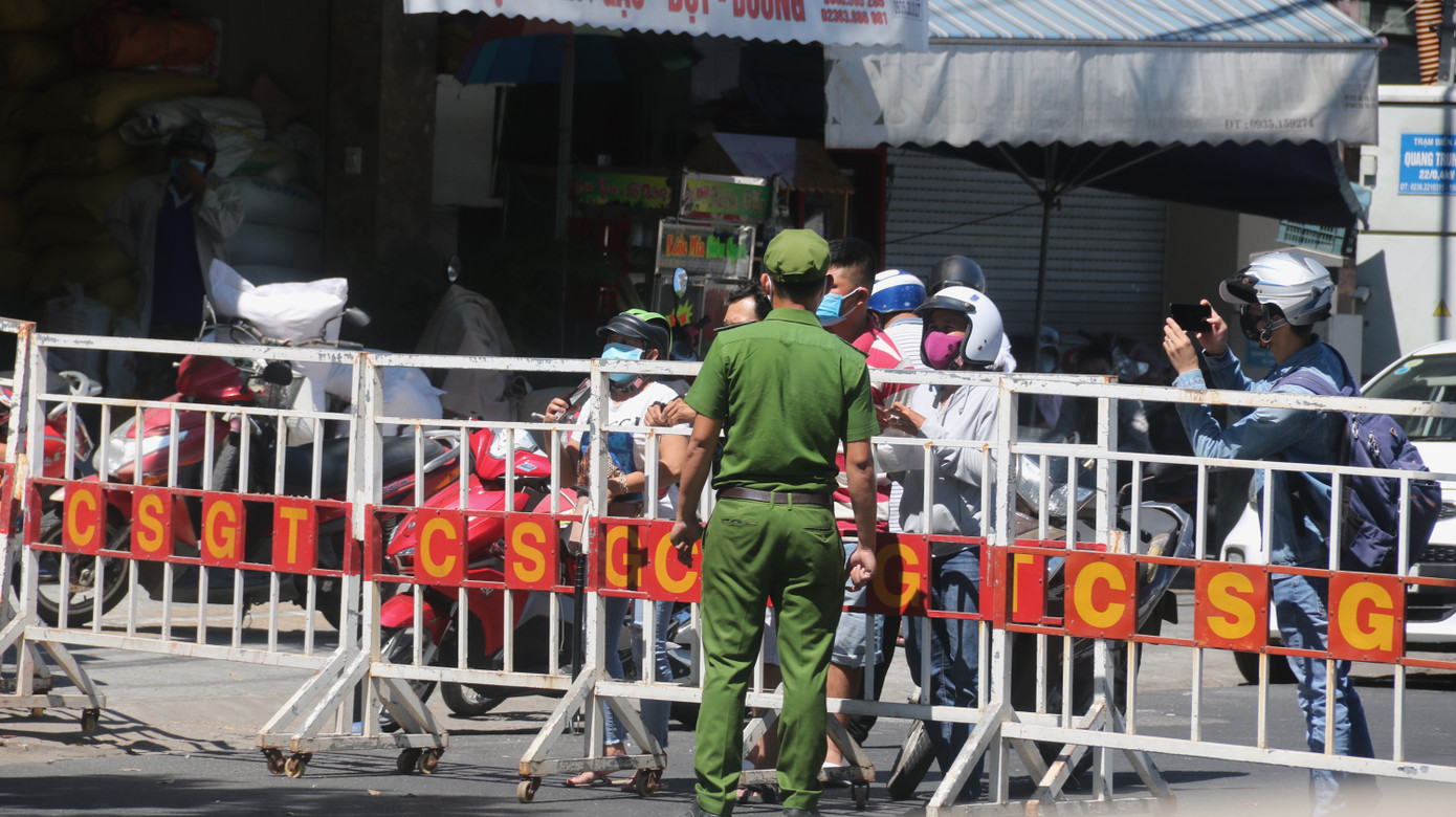 Cuộc sống bên trong khu vực bị phong tỏa ở Đà Nẵng ảnh 4