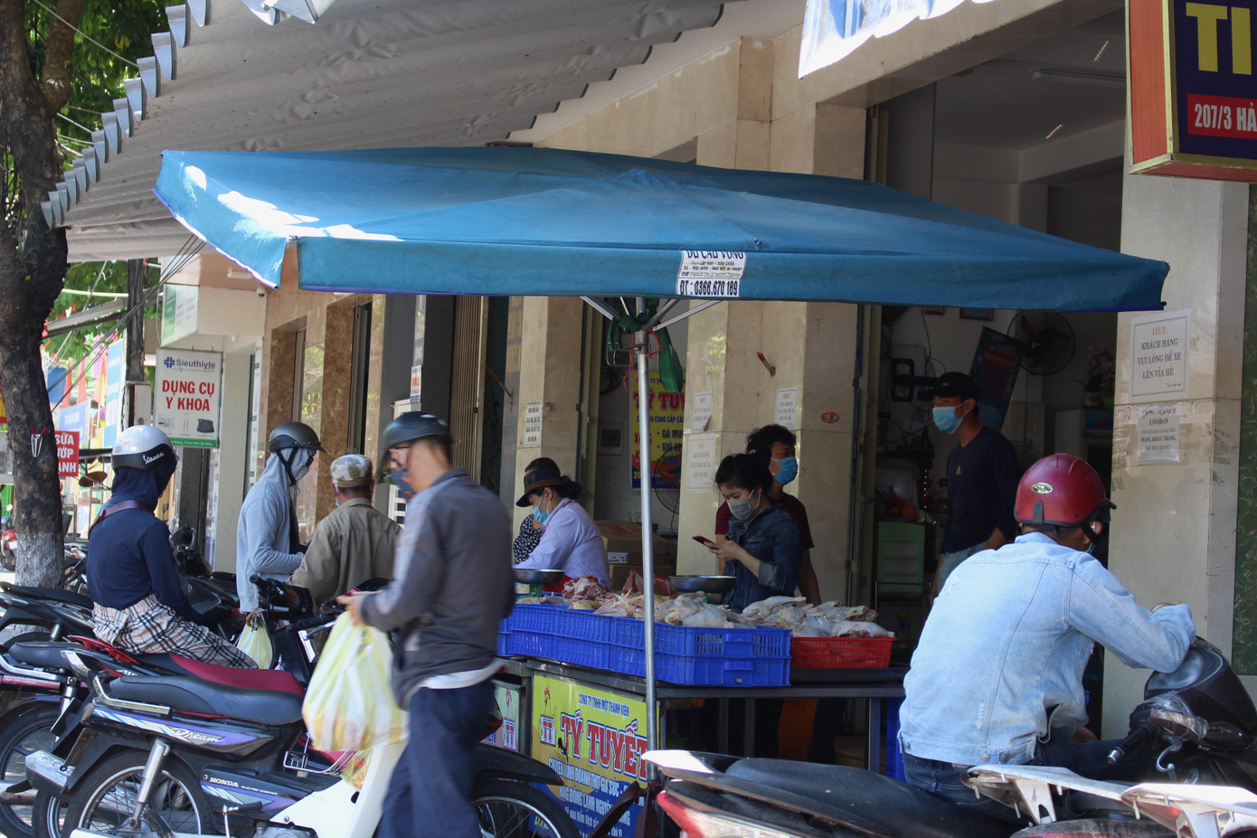 Cuộc sống bên trong khu vực bị phong tỏa ở Đà Nẵng ảnh 21