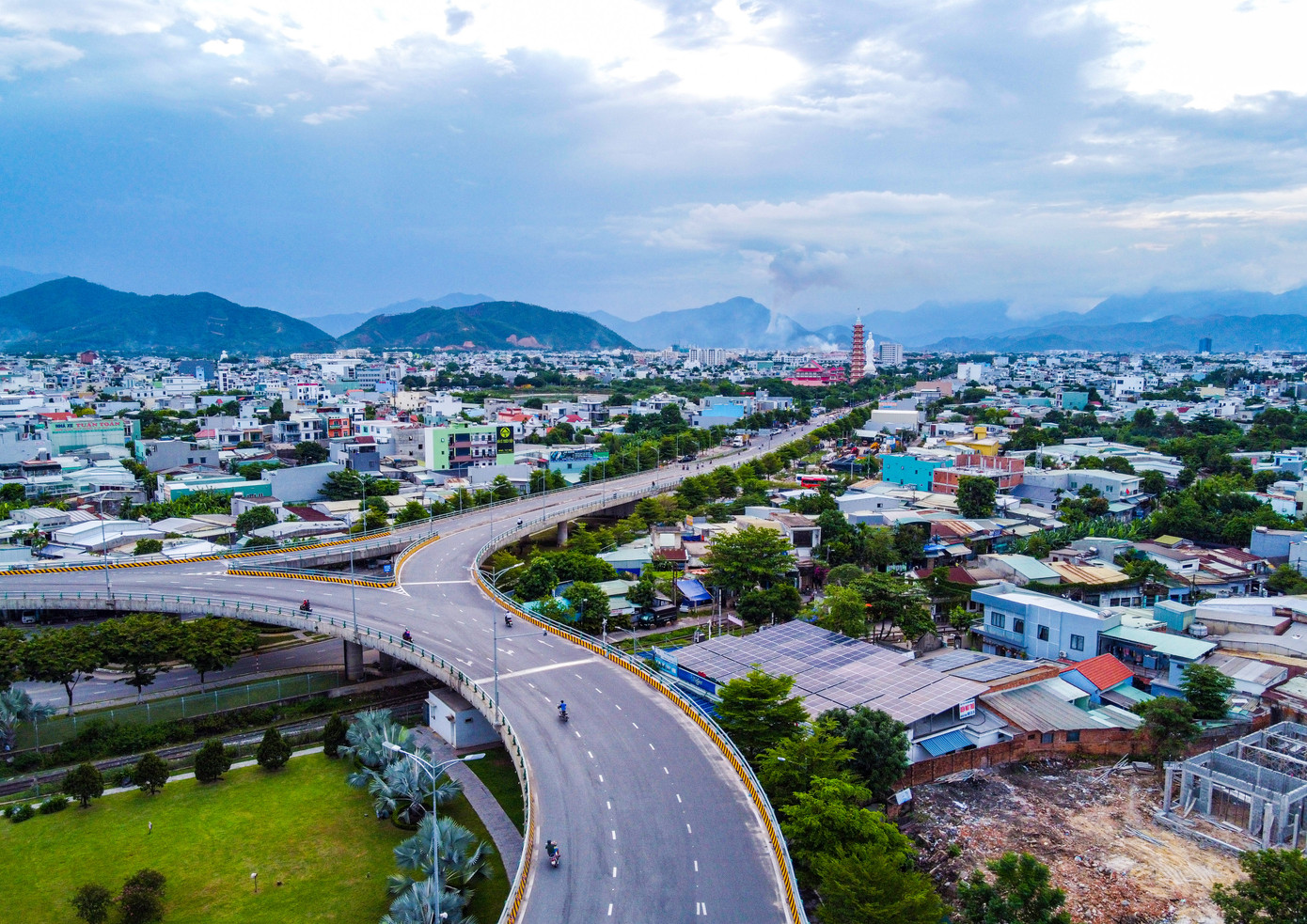 Bay trên Đà Nẵng mùa dịch, nhìn những khoảnh khắc thành phố như 'bất động' ảnh 19