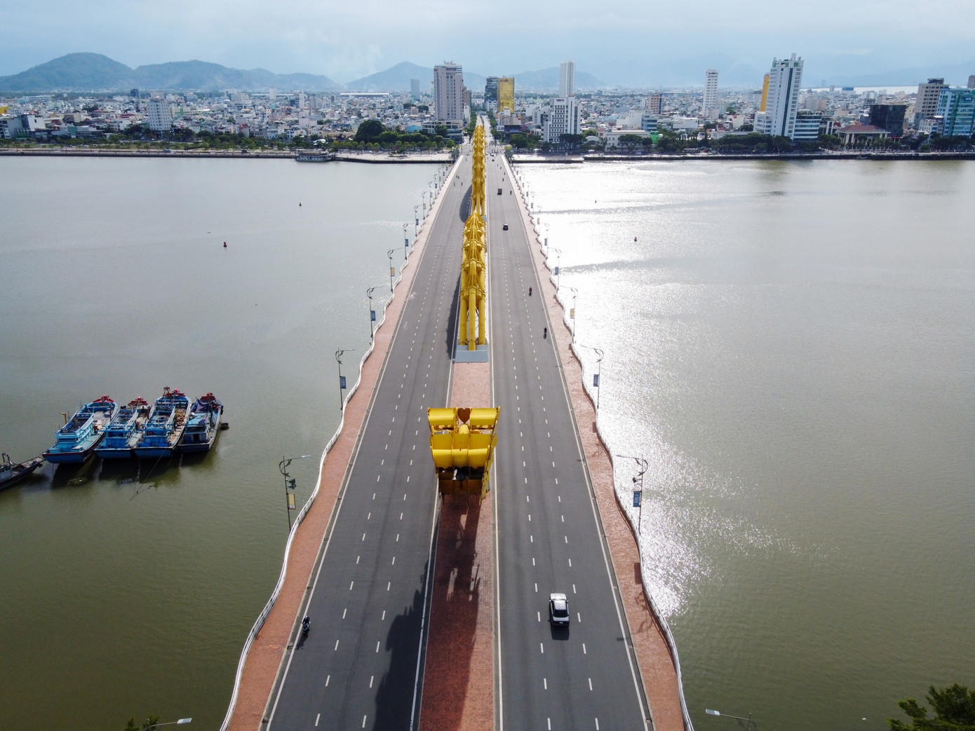 Bay trên Đà Nẵng mùa dịch, nhìn những khoảnh khắc thành phố như 'bất động' ảnh 1