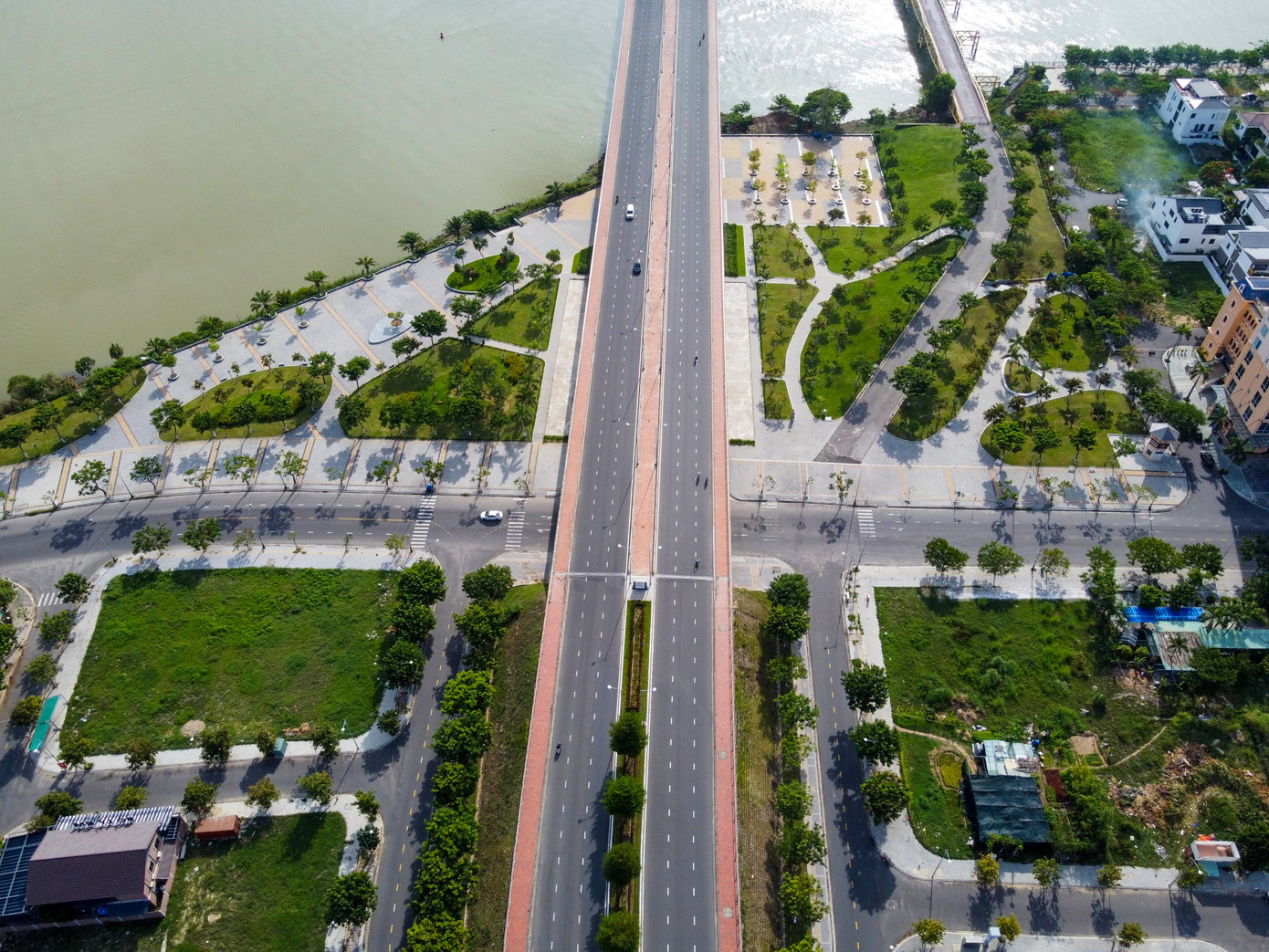 Bay trên Đà Nẵng mùa dịch, nhìn những khoảnh khắc thành phố như 'bất động' ảnh 13