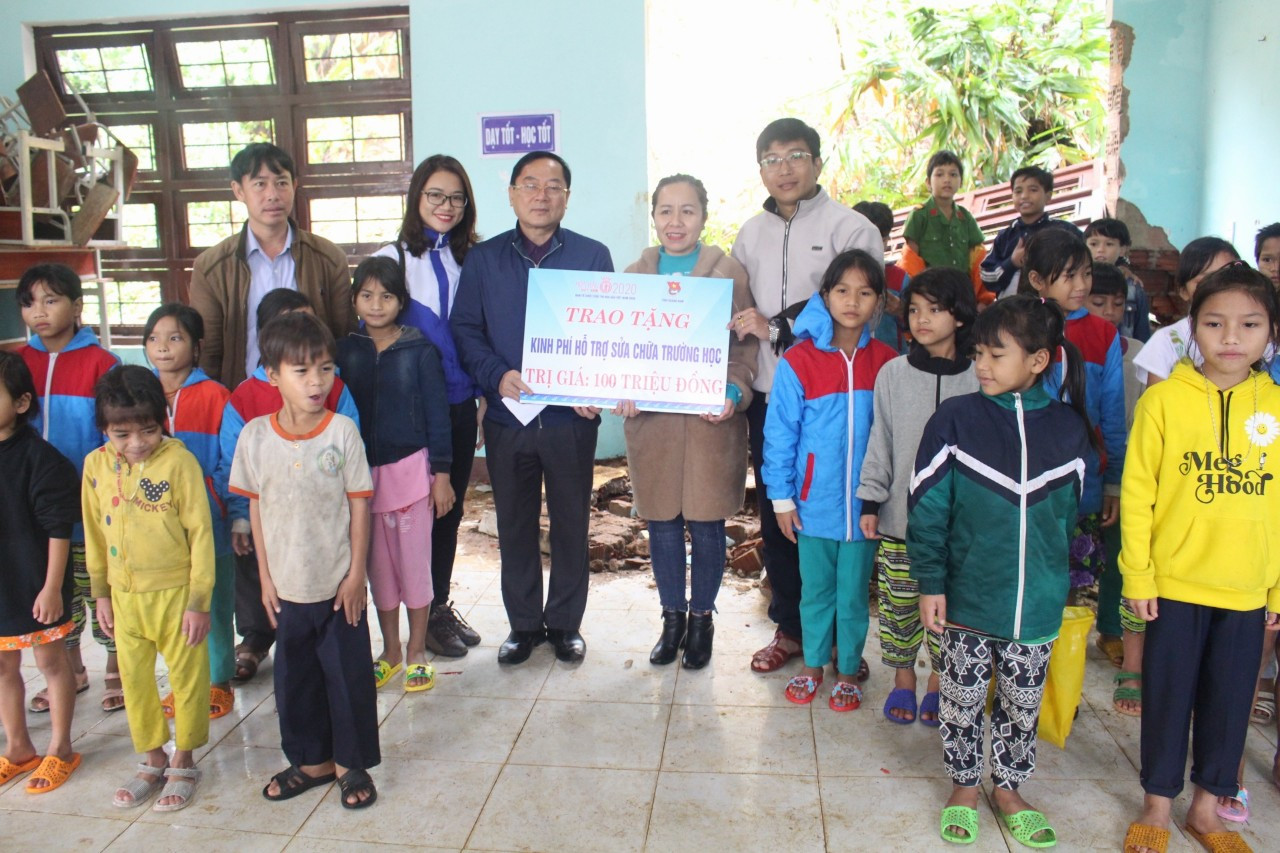 BTC cuộc thi Hoa hậu Việt Nam hỗ trợ trường học ở Nam Trà My ảnh 6