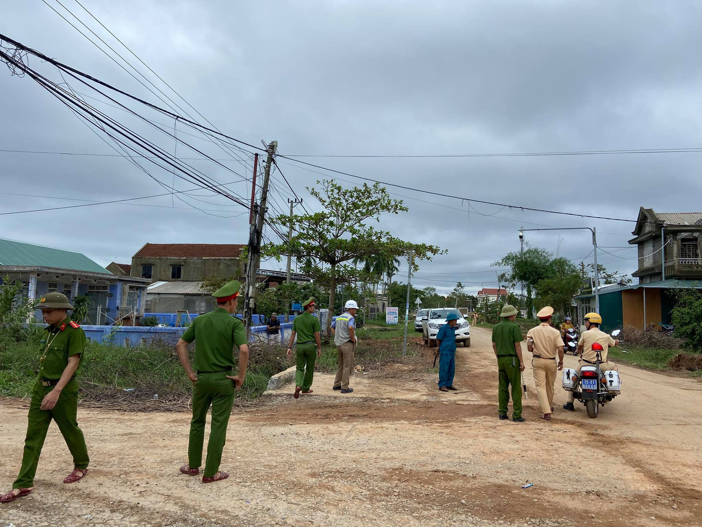 Chạy đua tìm kiếm người mất tích ở Rào Trăng 3 trước khi có bão số 8 ảnh 5