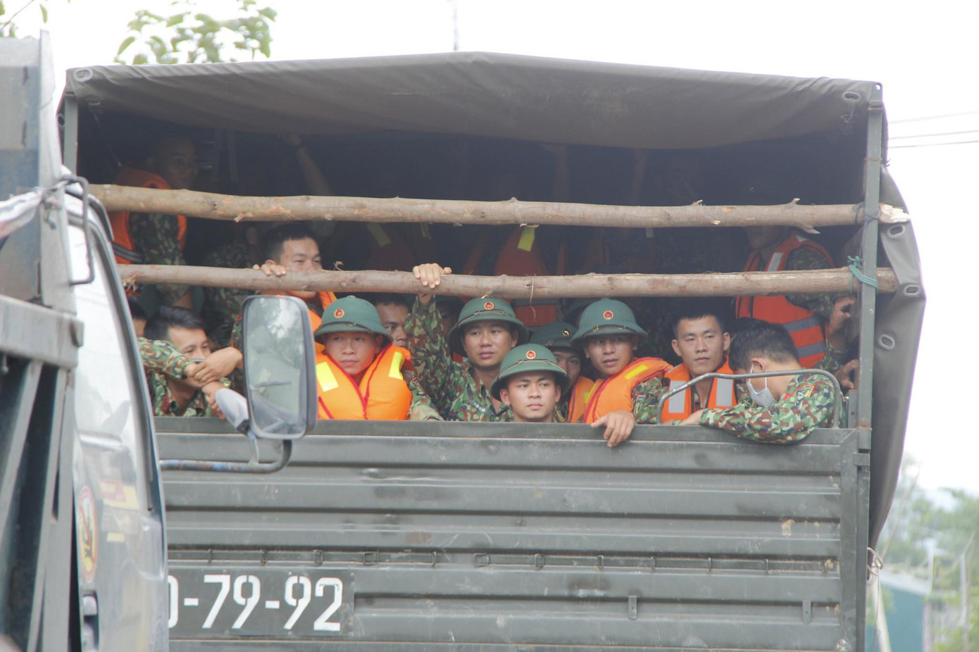 Hiện trường sạt lở kinh hoàng tại nhà điều hành thủy điện Rào Trăng 3 ảnh 2