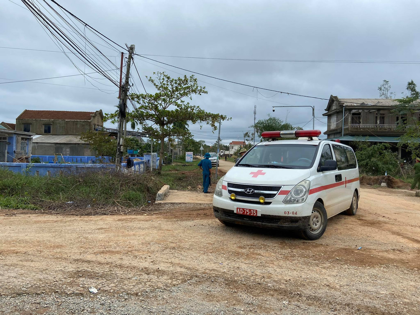 Chạy đua tìm kiếm người mất tích ở Rào Trăng 3 trước khi có bão số 8 ảnh 7