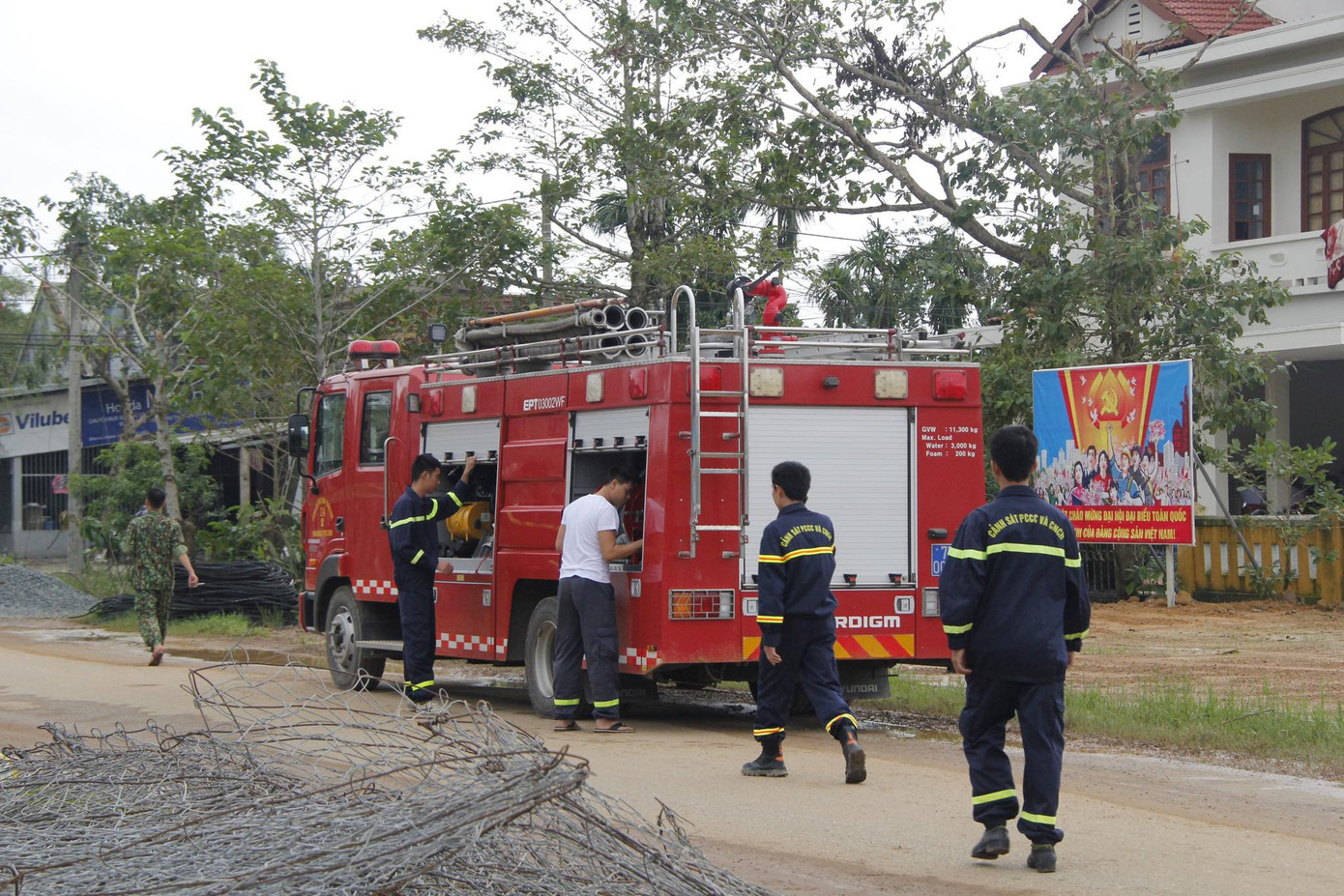 Hiện trường sạt lở kinh hoàng tại nhà điều hành thủy điện Rào Trăng 3 ảnh 4