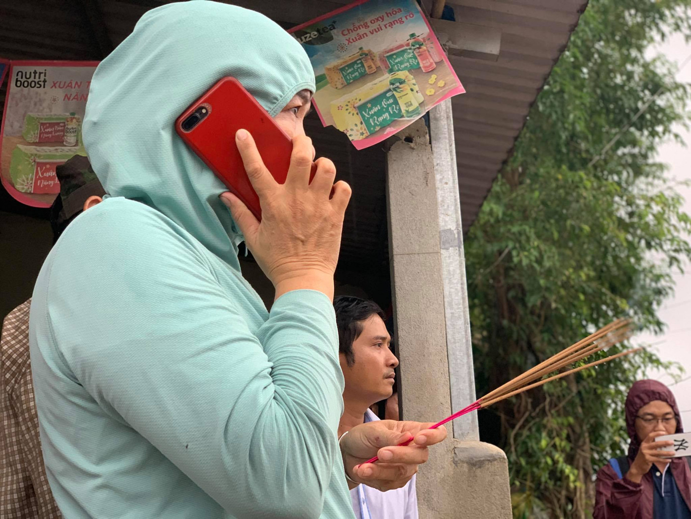 Người dân mang gà, vịt, rau quả 'tiếp sức' lực lượng cứu hộ ở Rào Trăng 3 ảnh 8