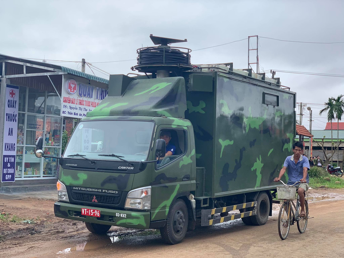 Hiện trường sạt lở kinh hoàng tại nhà điều hành thủy điện Rào Trăng 3 ảnh 7