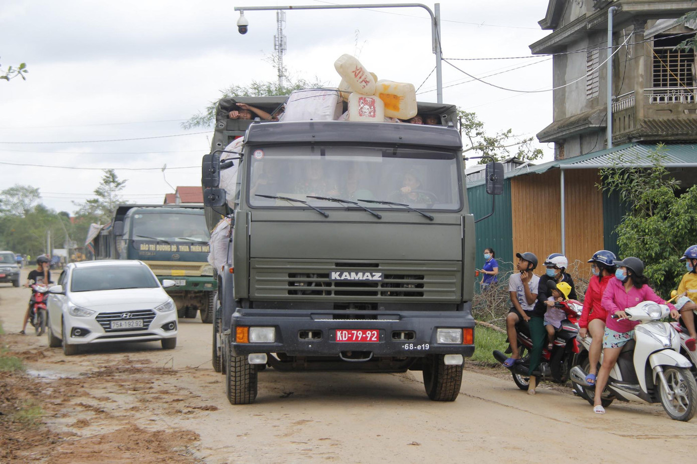Hiện trường sạt lở kinh hoàng tại nhà điều hành thủy điện Rào Trăng 3 ảnh 6