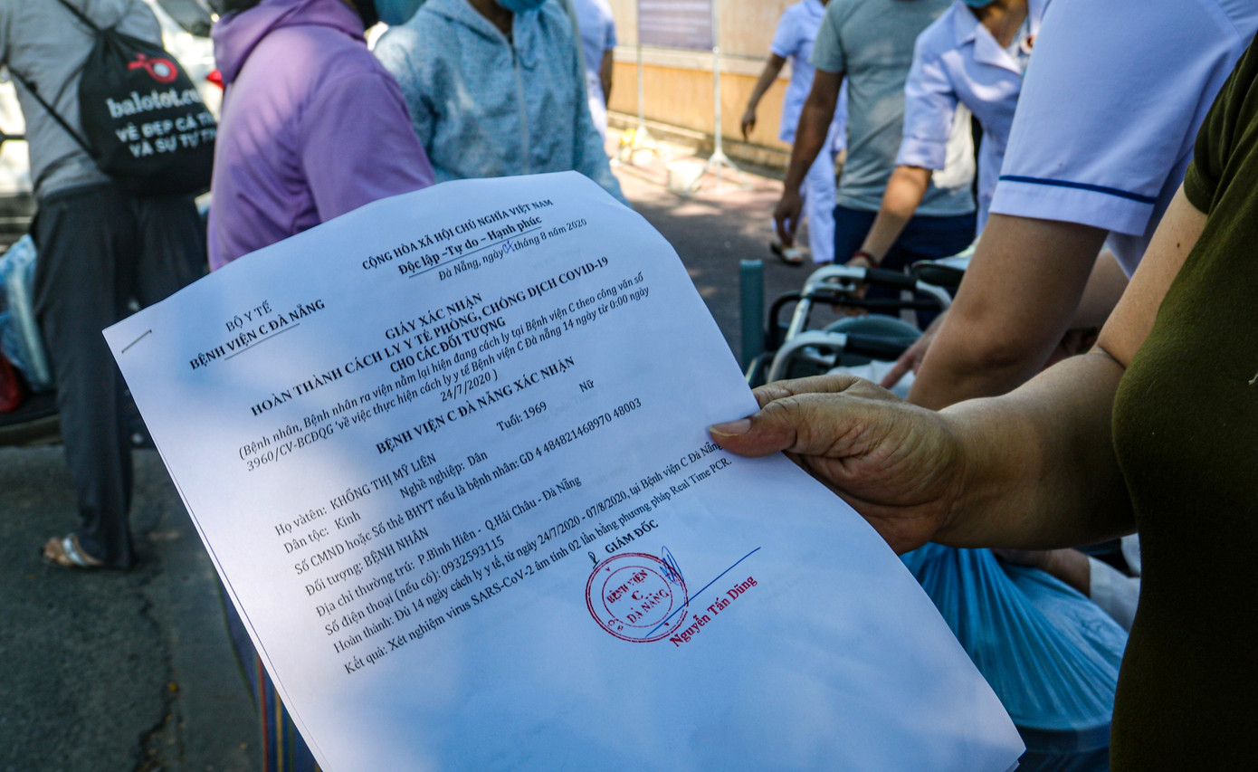 Dỡ phong toả, hàng trăm bệnh nhân Bệnh viện C Đà Nẵng được về nhà ảnh 4