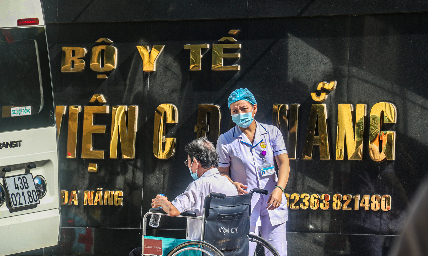 Dỡ phong toả, hàng trăm bệnh nhân Bệnh viện C Đà Nẵng được về nhà ảnh 3