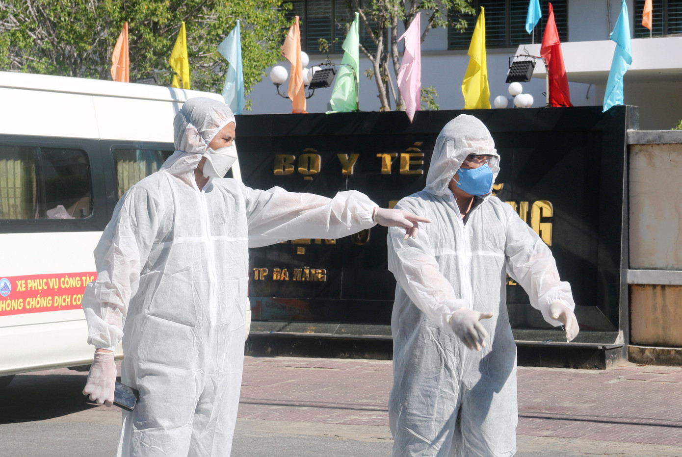 Dỡ phong toả, hàng trăm bệnh nhân Bệnh viện C Đà Nẵng được về nhà ảnh 7