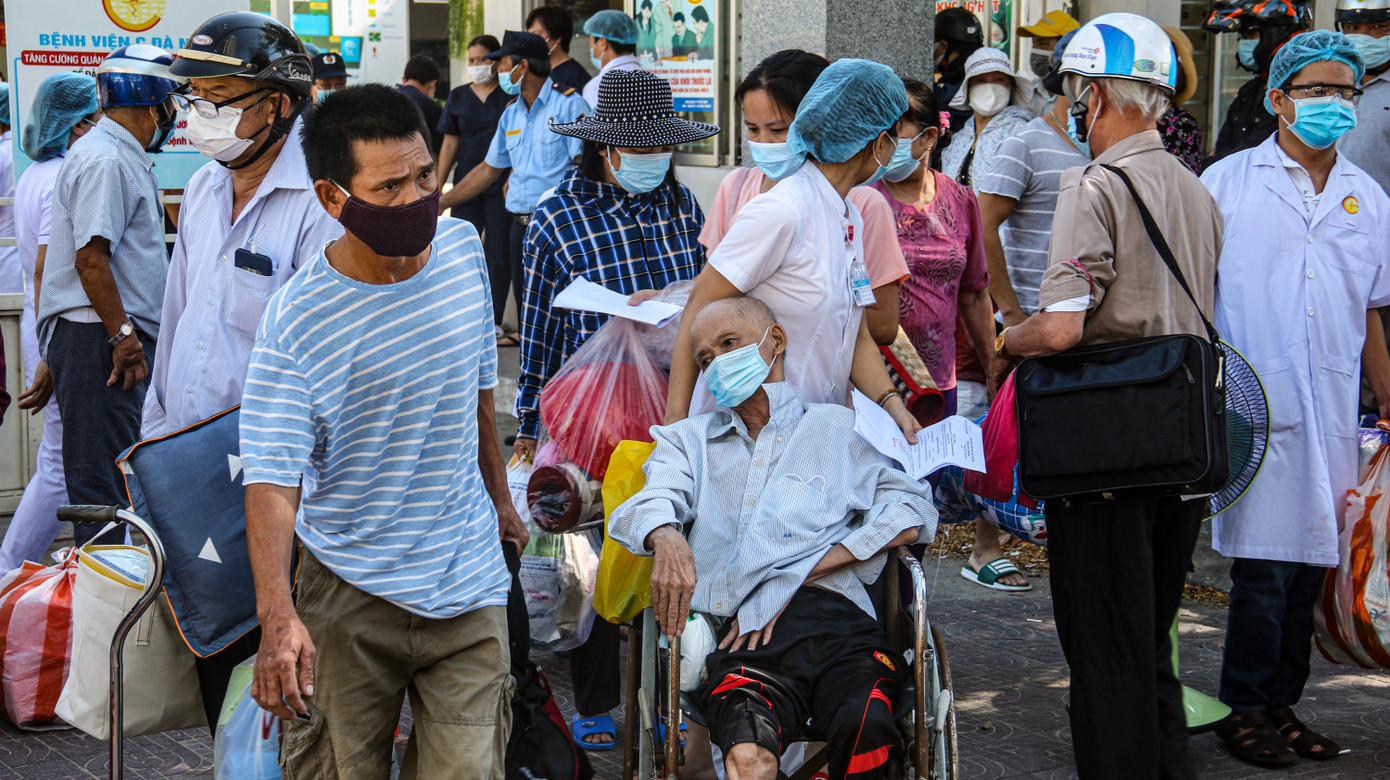 Dỡ phong toả, hàng trăm bệnh nhân Bệnh viện C Đà Nẵng được về nhà ảnh 5