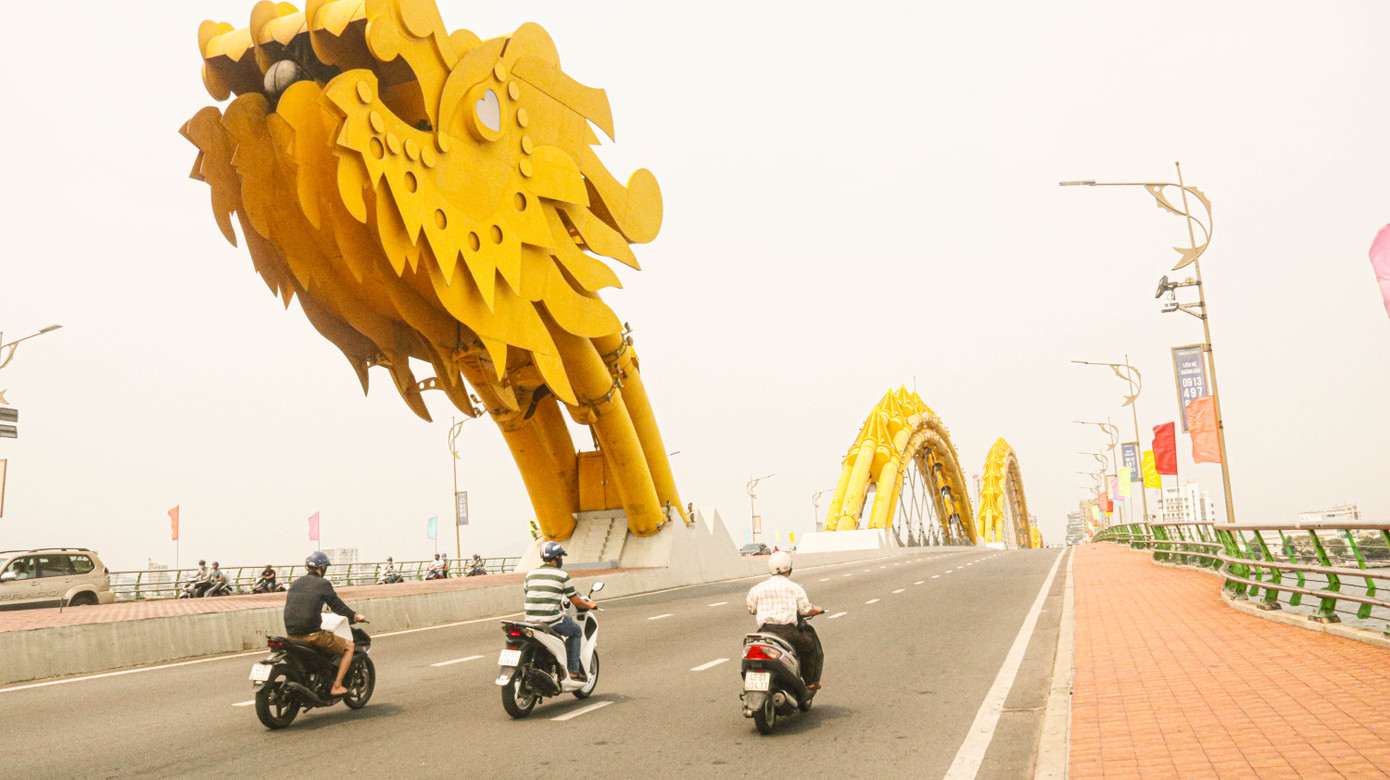 Đường phố, bãi biển Đà Nẵng vắng bóng trong ngày đầu 'cách ly toàn xã hội' ảnh 1